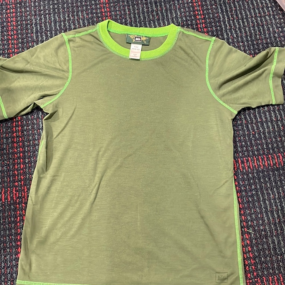 REI T-shirt, kids M
